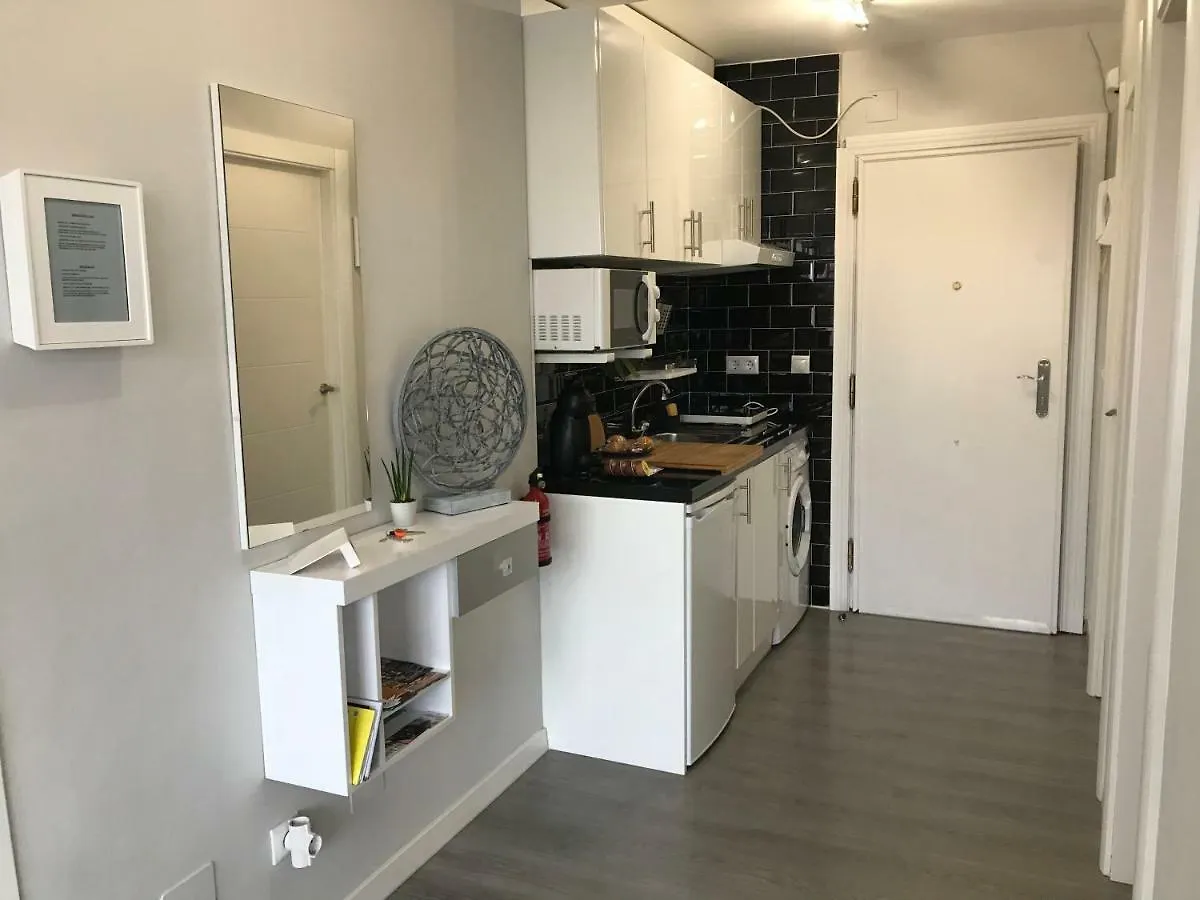 Isabel Manoja Apartment Torremolinos 0*,