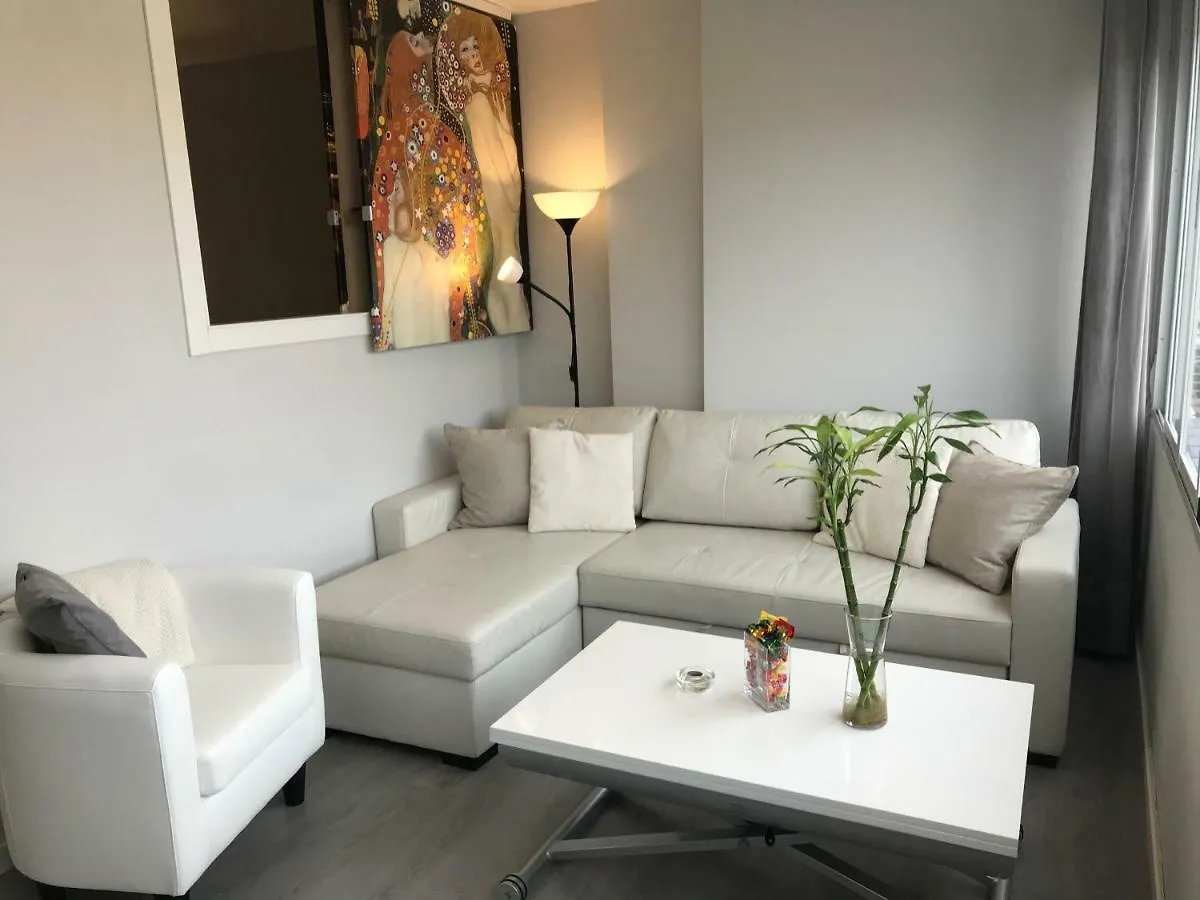 Isabel Manoja Apartment contacts
